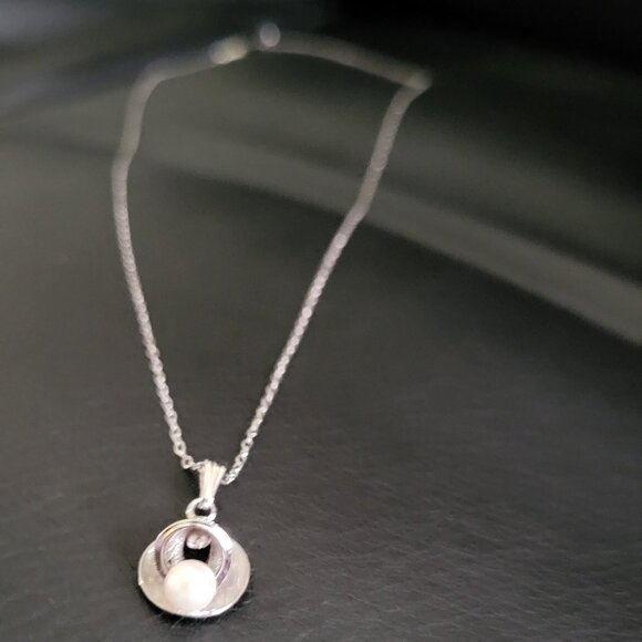 Vintage Sterling Silver Bell Pendent With Pearl Necklace. - Picture 6 of 8